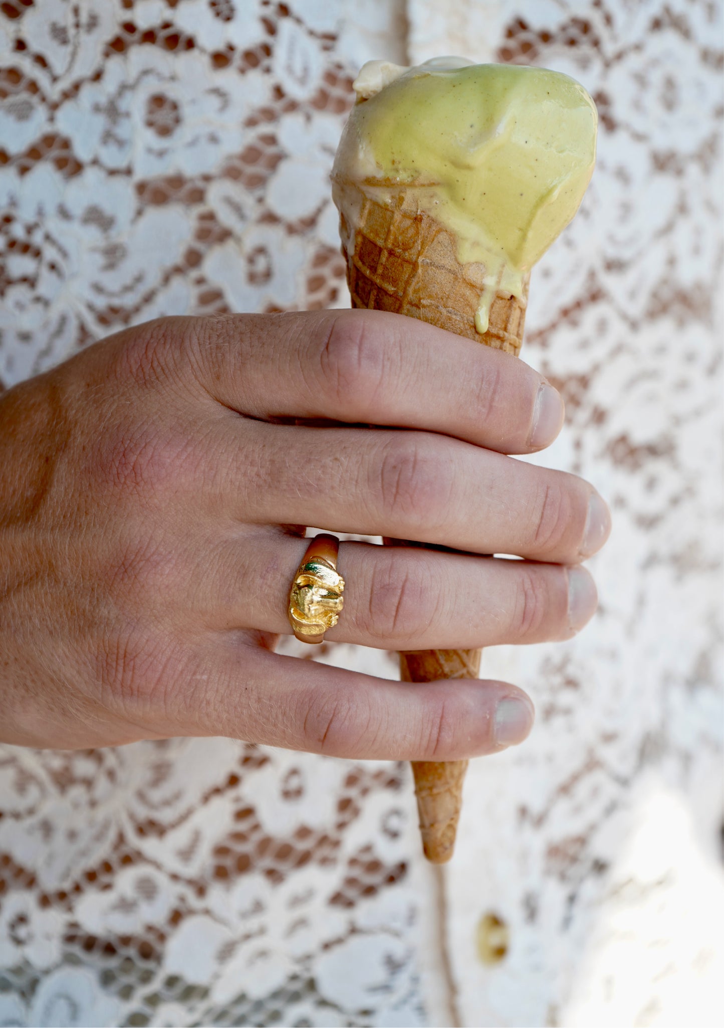 Dog Signet Ring Gold