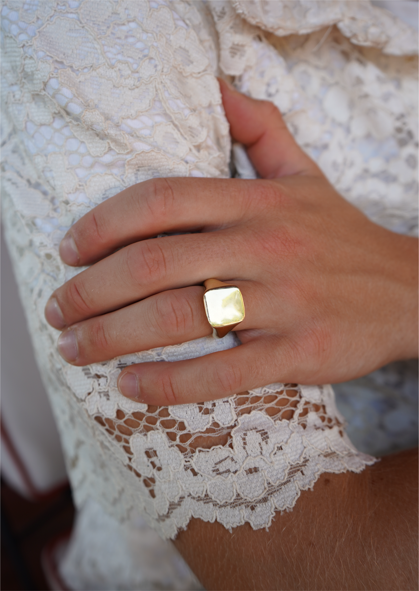 Aura Signet Ring Gold