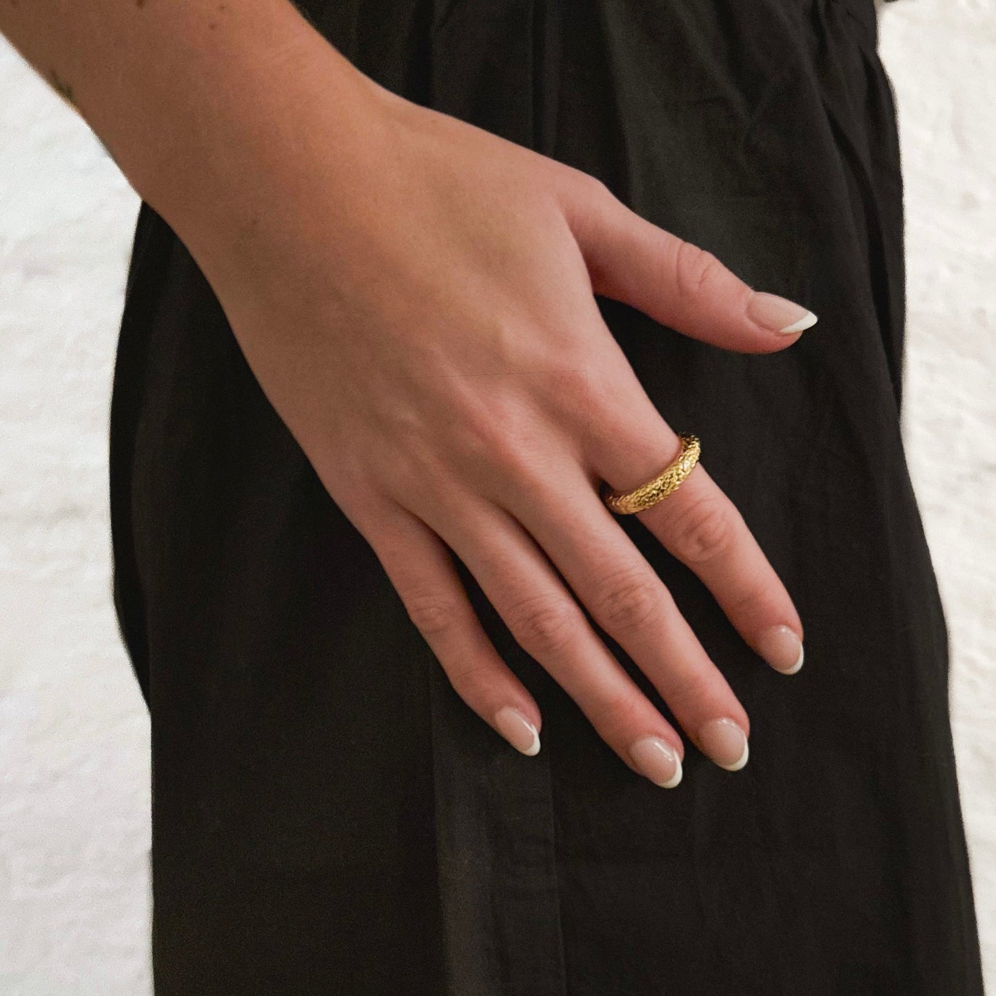 Kaizen Textured Ring Gold