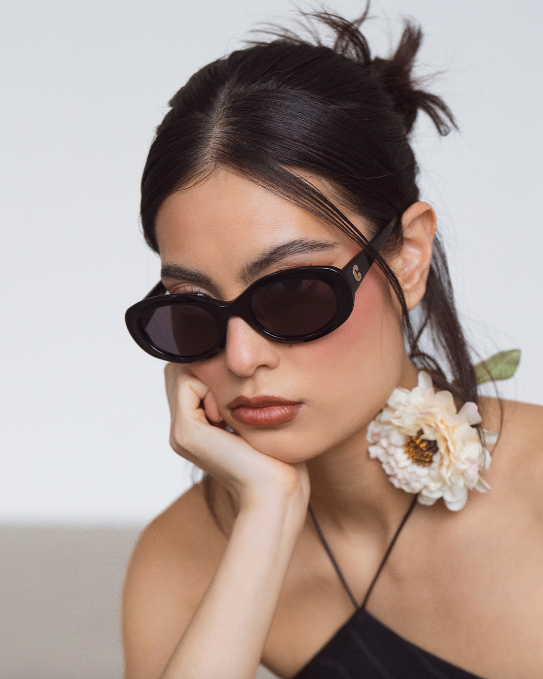 Get ready to turn heads with our Carpi Black sunglasses by Corlin Eyewear. These sunglasses feature UV protection 400 and scratch-resistant CR39 lenses, perfect for any outdoor activity.