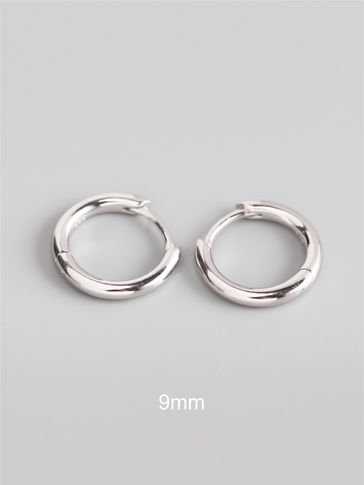 Round Huggies Silver