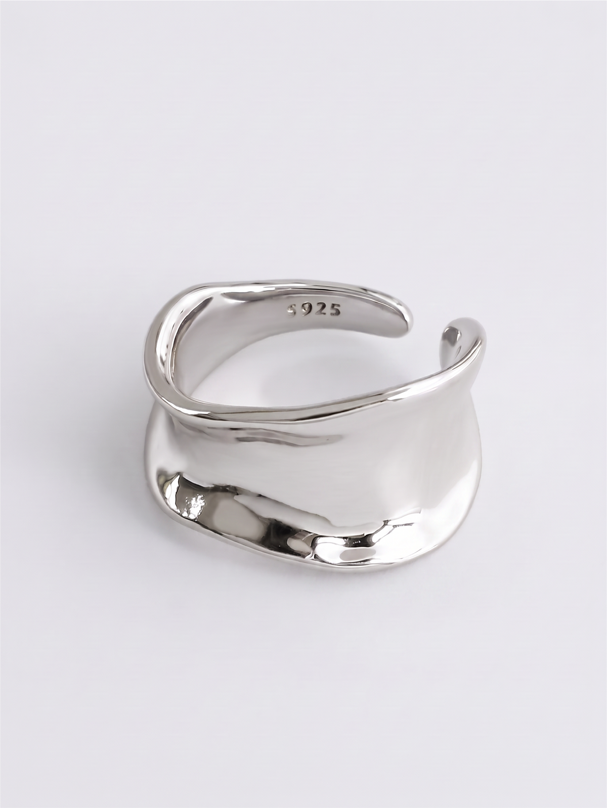 Daka Bold Band Ring