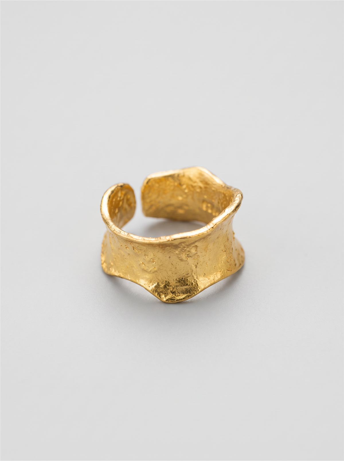 Daka Textured Band Ring