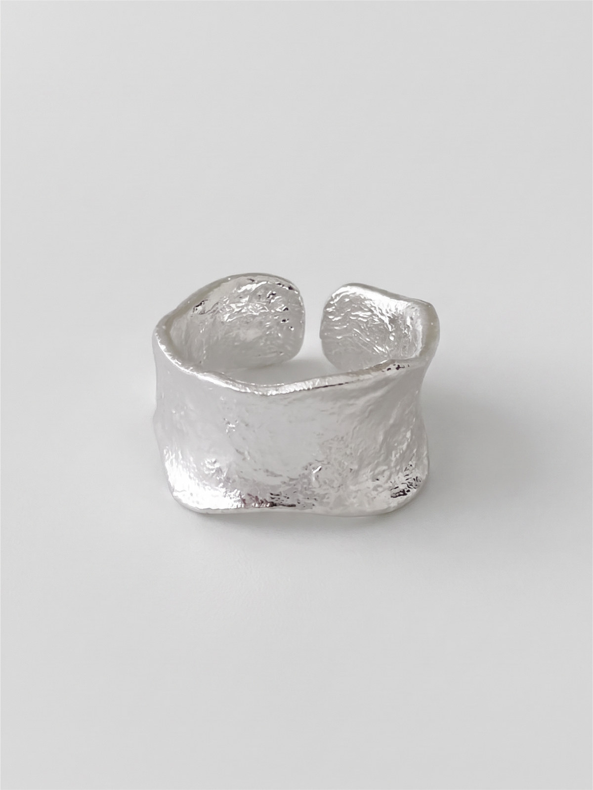 Daka Textured Band Ring