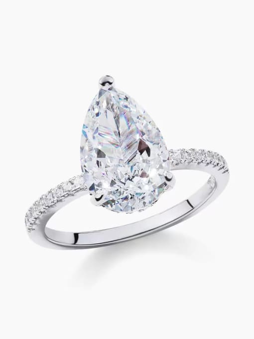 Luxe Mossanite Ring
