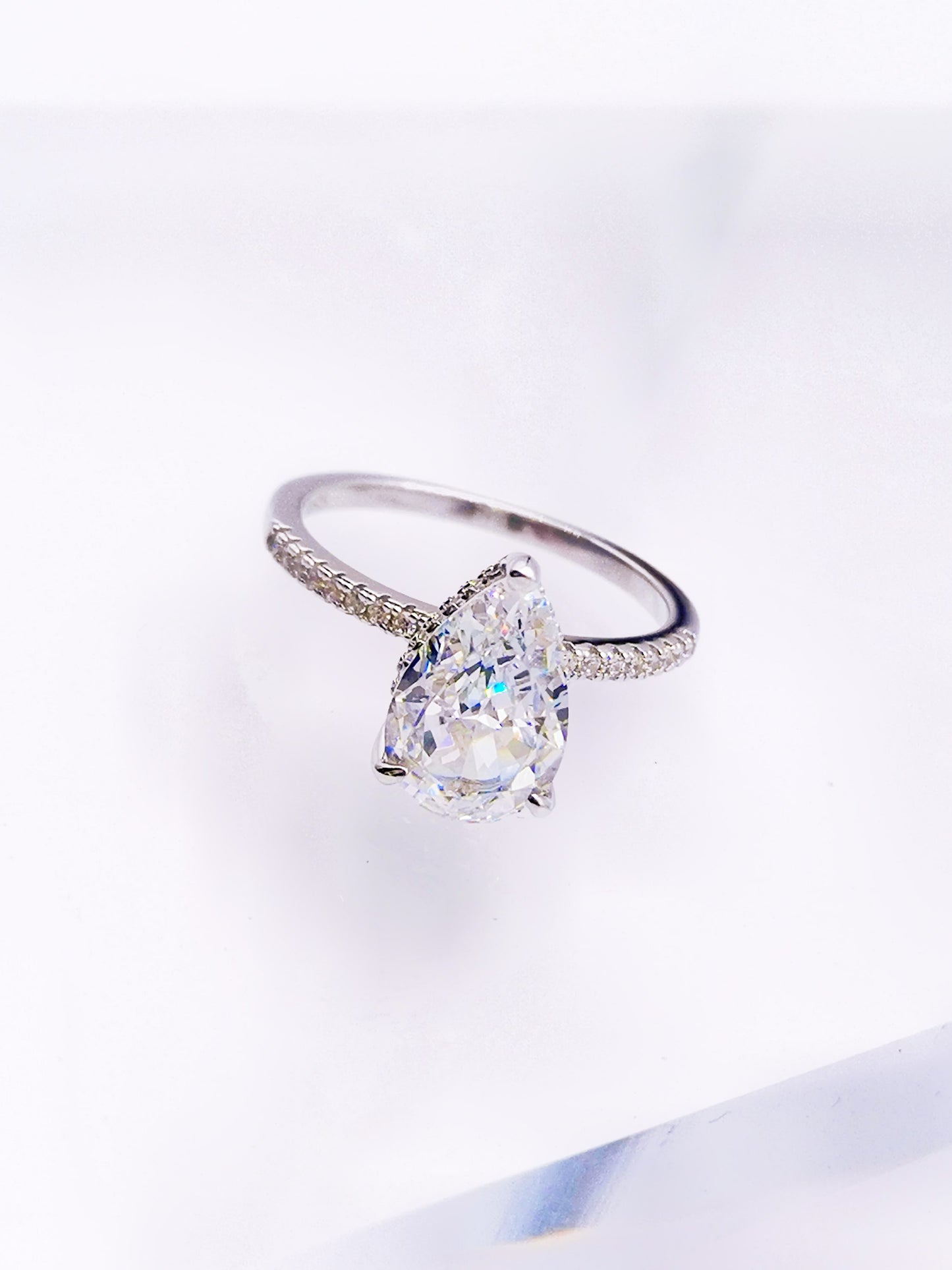 Luxe Mossanite Ring