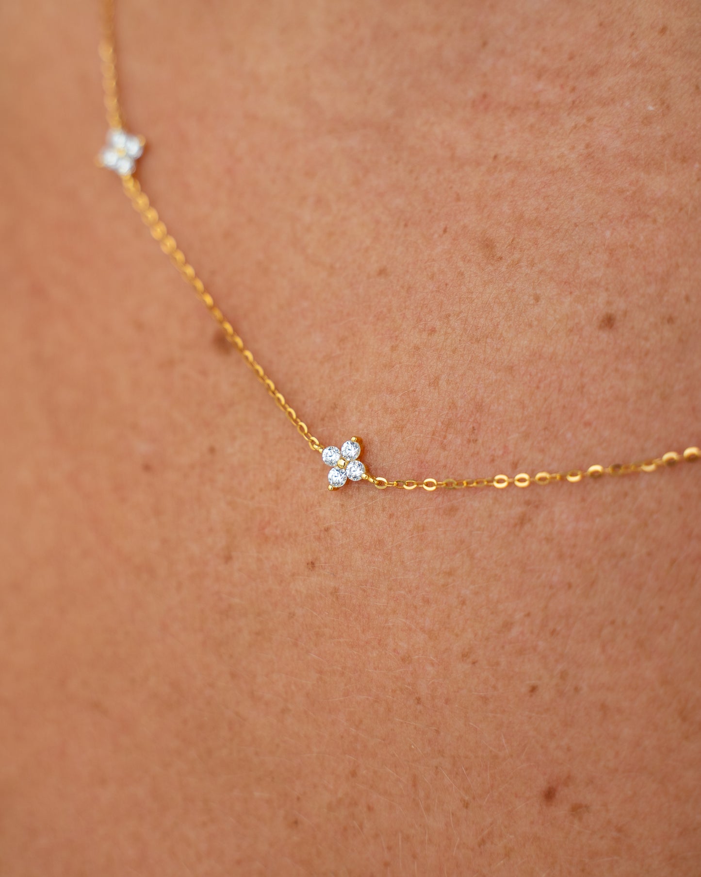 Quarterfoil Star Necklace Gold