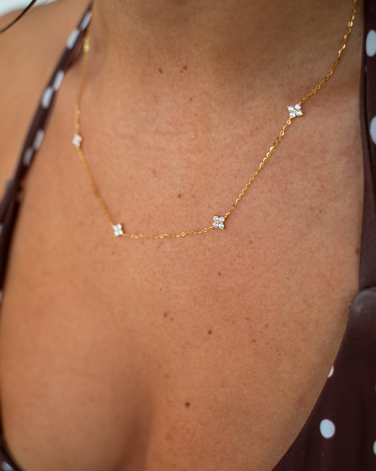 Quarterfoil Star Necklace Gold