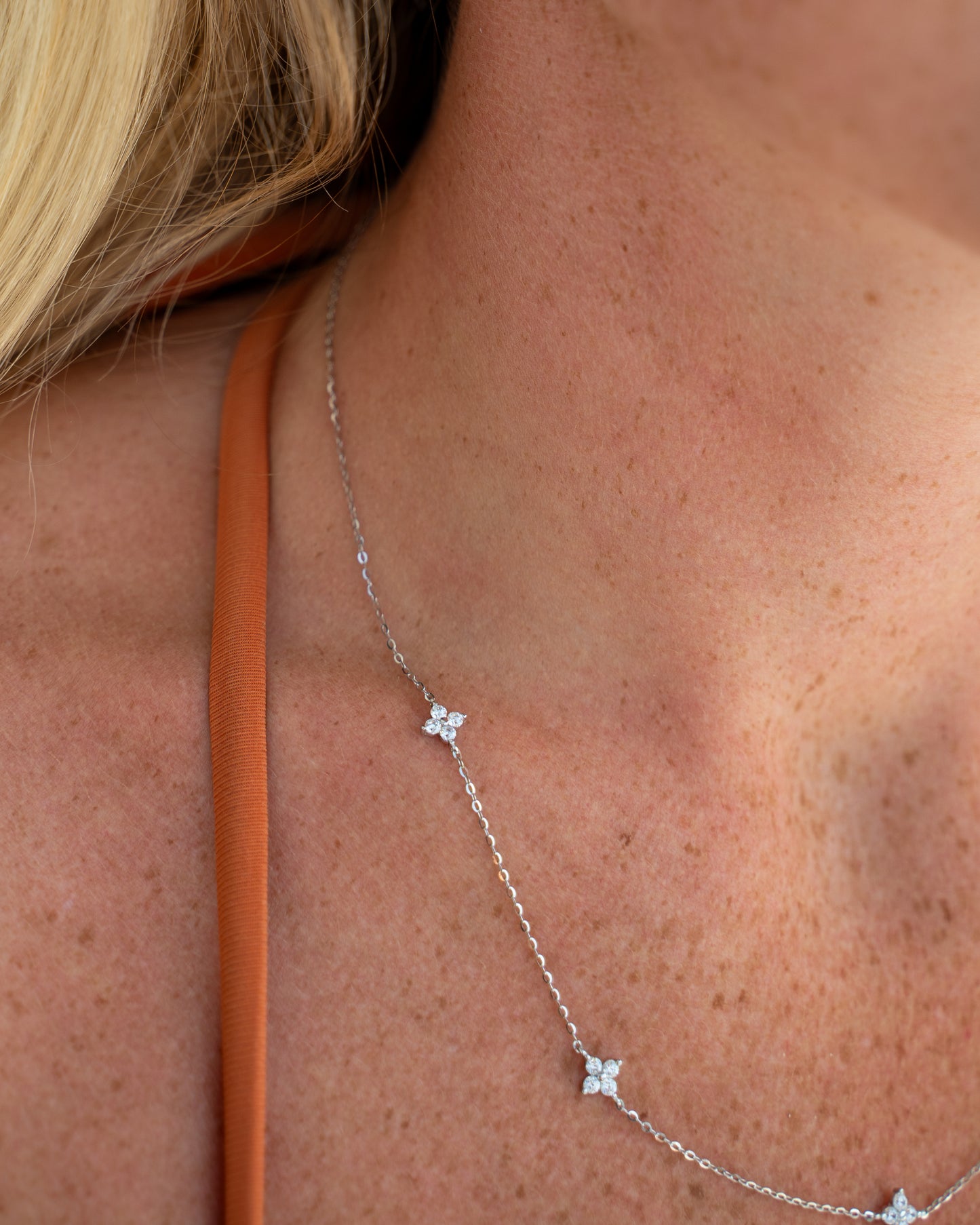 Quarterfoil Star Necklace Gold