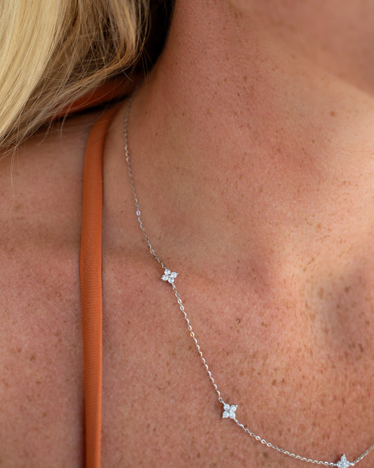 Quarterfoil Star Necklace Silver