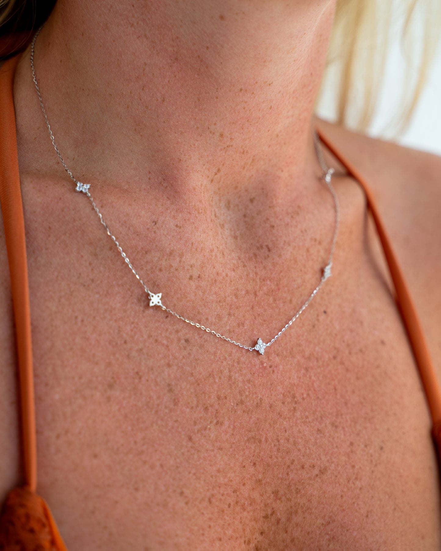 Quarterfoil Star Necklace Gold