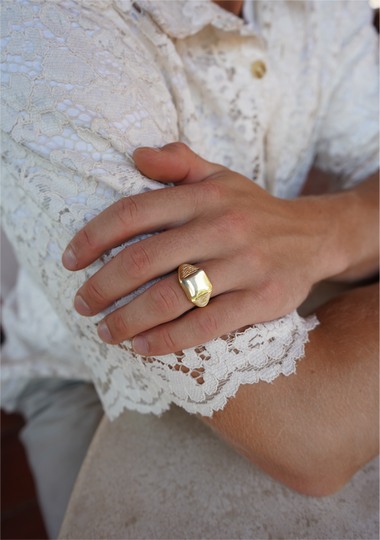 Square Aura Signet Ring Gold