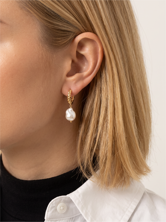 Twisted Pearl Earrings Gold