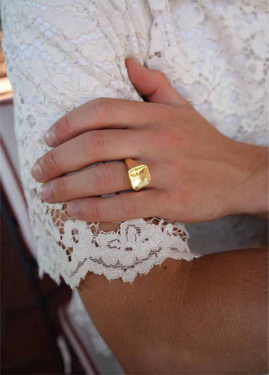 Aura Signet Ring Gold