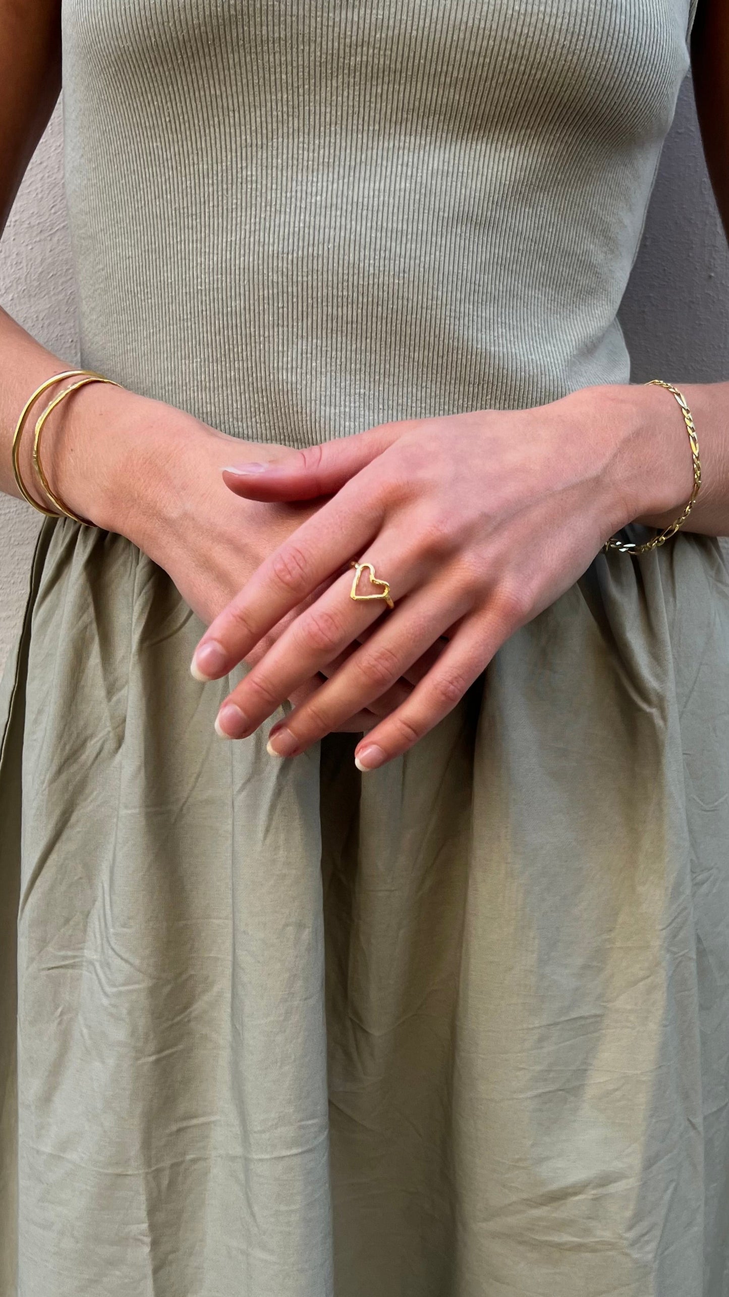 Thin Heart Ring Gold
