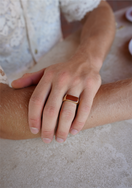 Sleek Signet Ring Gold