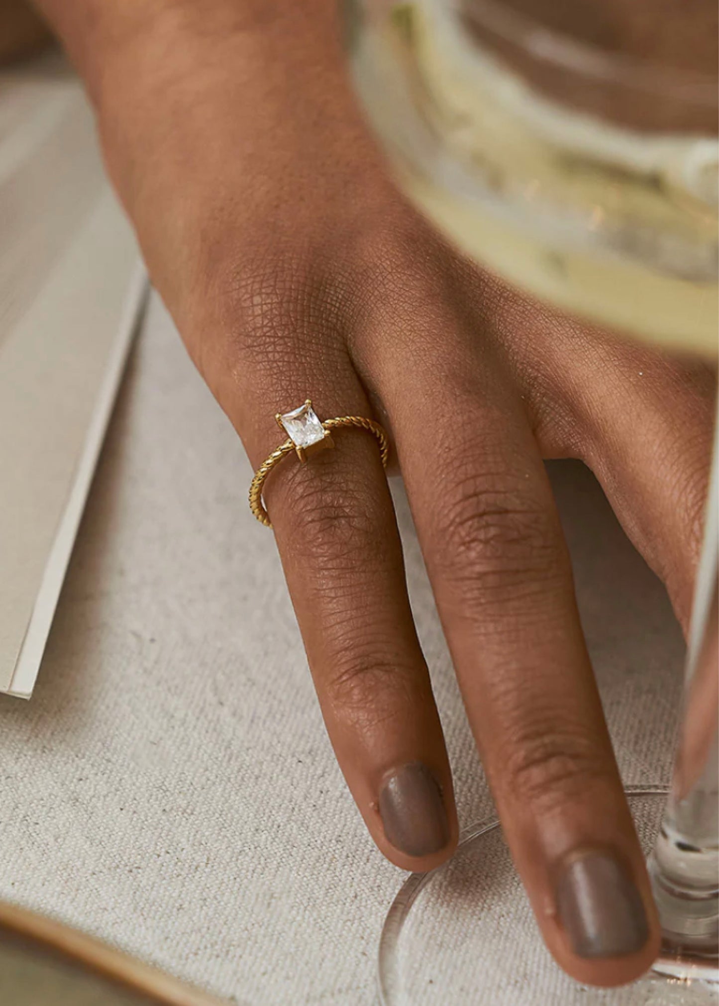 Twisted Baguette Ring Gold