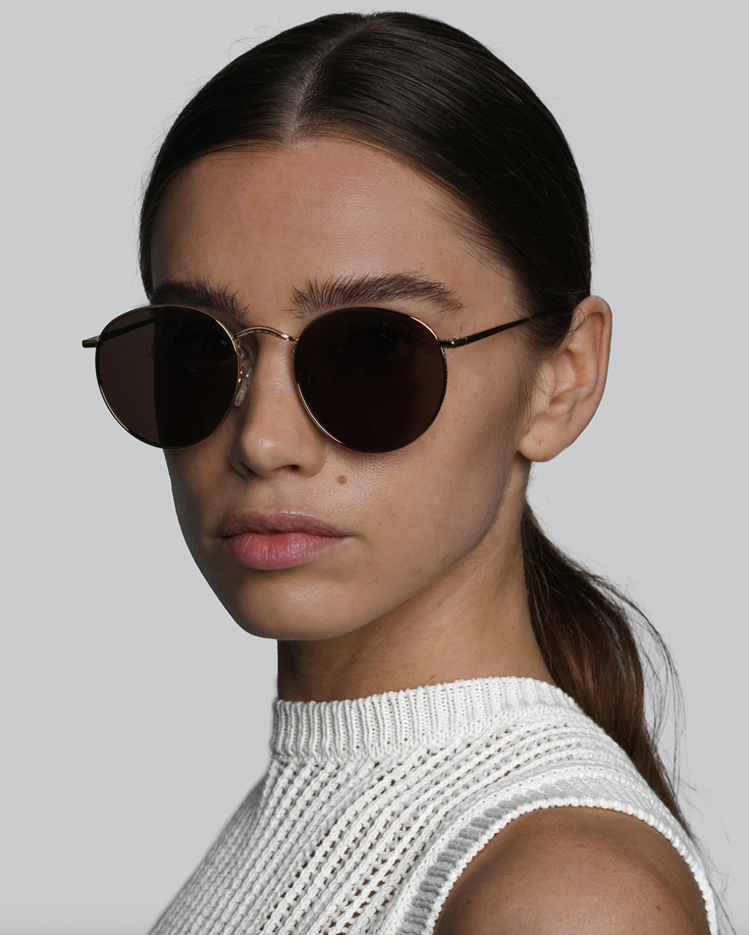 Get ready to turn heads with our Lecce Gold Brown sunglasses by Corlin Eyewear. These sunglasses feature UV protection 400 and scratch-resistant CR39 lenses, perfect for any outdoor activity.